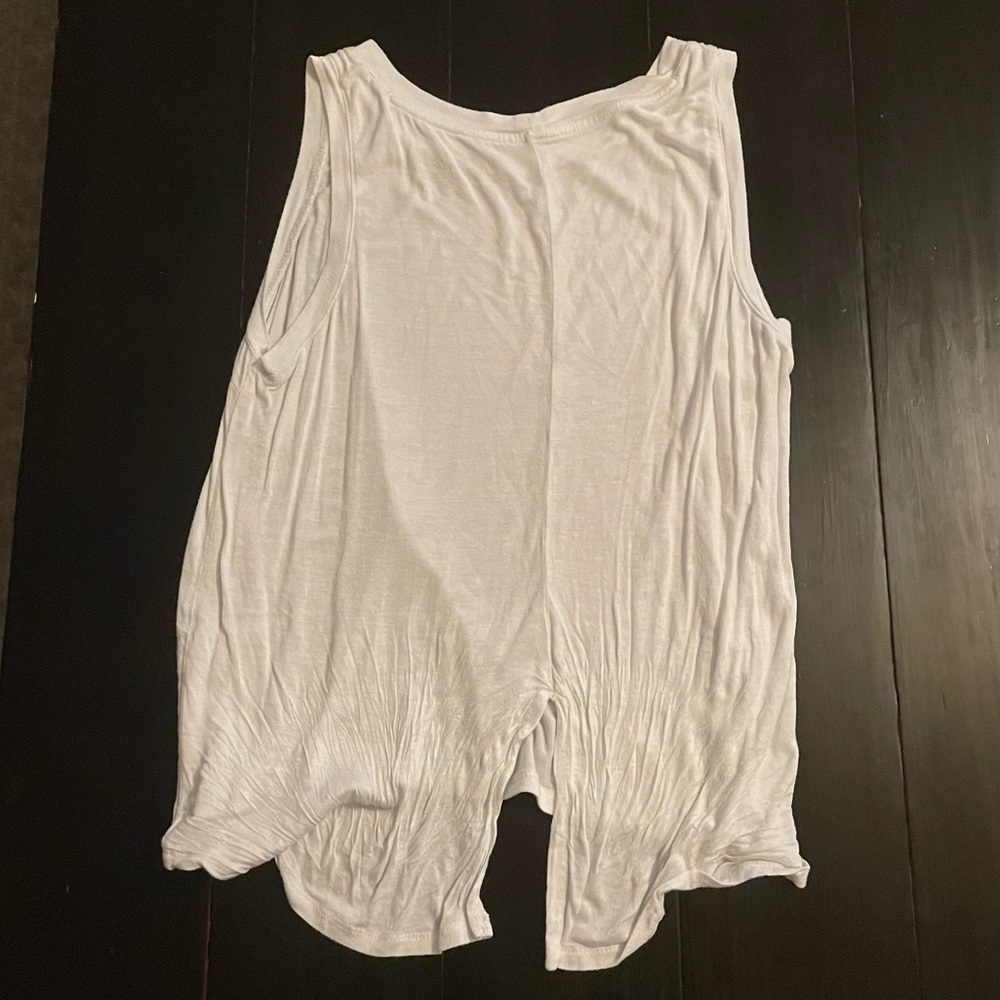 Back Slit Basic White Tank - Picture 2 of 3